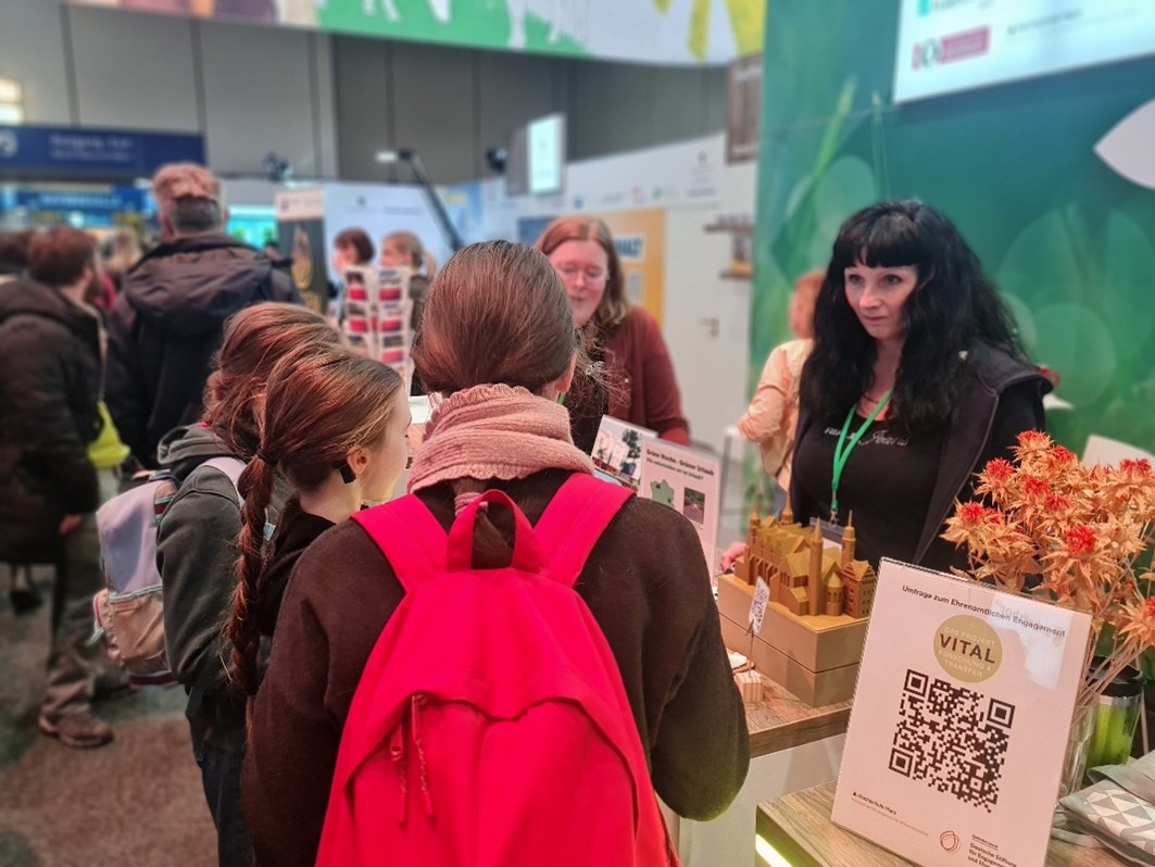 Touristischer Nachwuchs zeigte großes Interesse an nachhaltigen Reise- und Urlaubsformen am Stand.