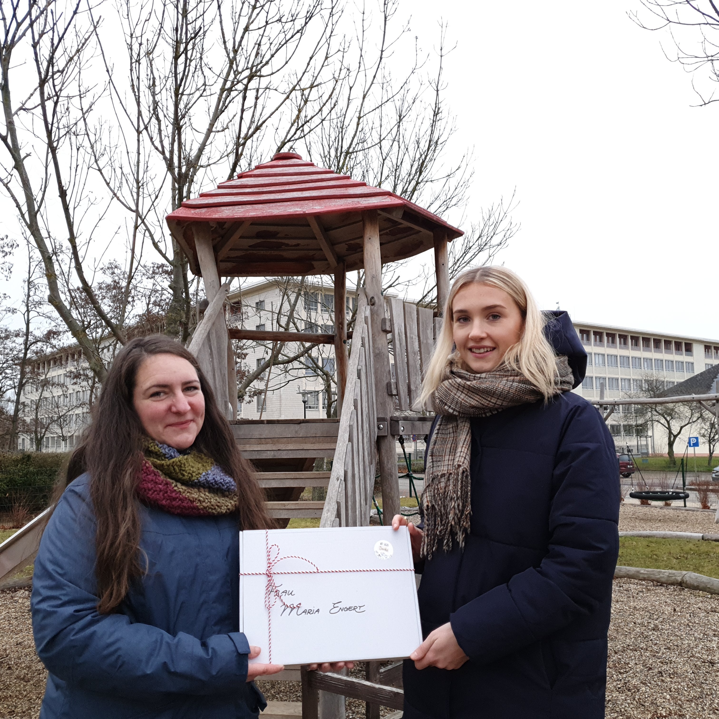 Maria Engert für ihr ehrenamtliches Engagement bei den Campus Kids geehrt