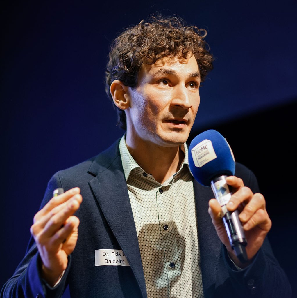 NachtderForschung_Impression_AnneSchwerin_1 Person die einen Vortrag hält.