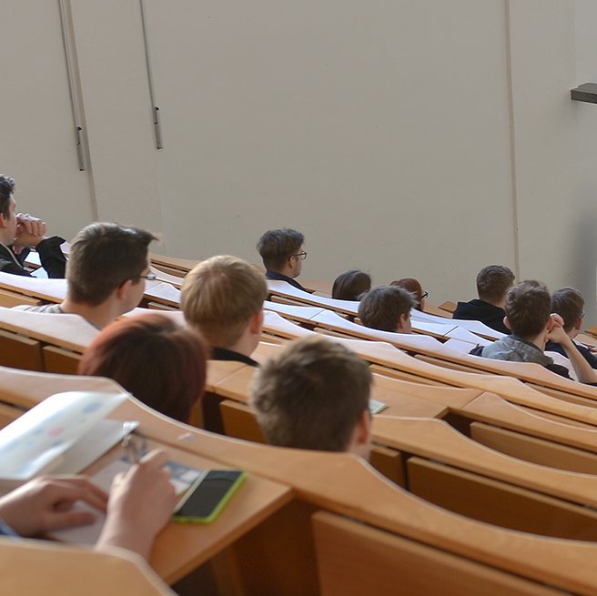 Personen im Hörsaal