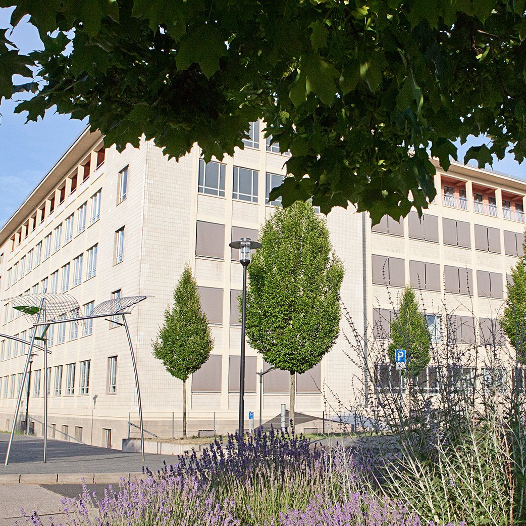 Hauptgebäude Hauptgebäude